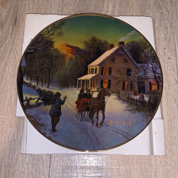 Avon Other - Avon fine collectibles Home For The Holidays 1988 Christmas horse carriage plate